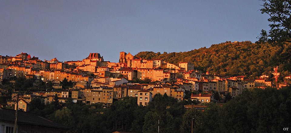 Plongée au Cœur de Thiers : La Capitale des Couteaux