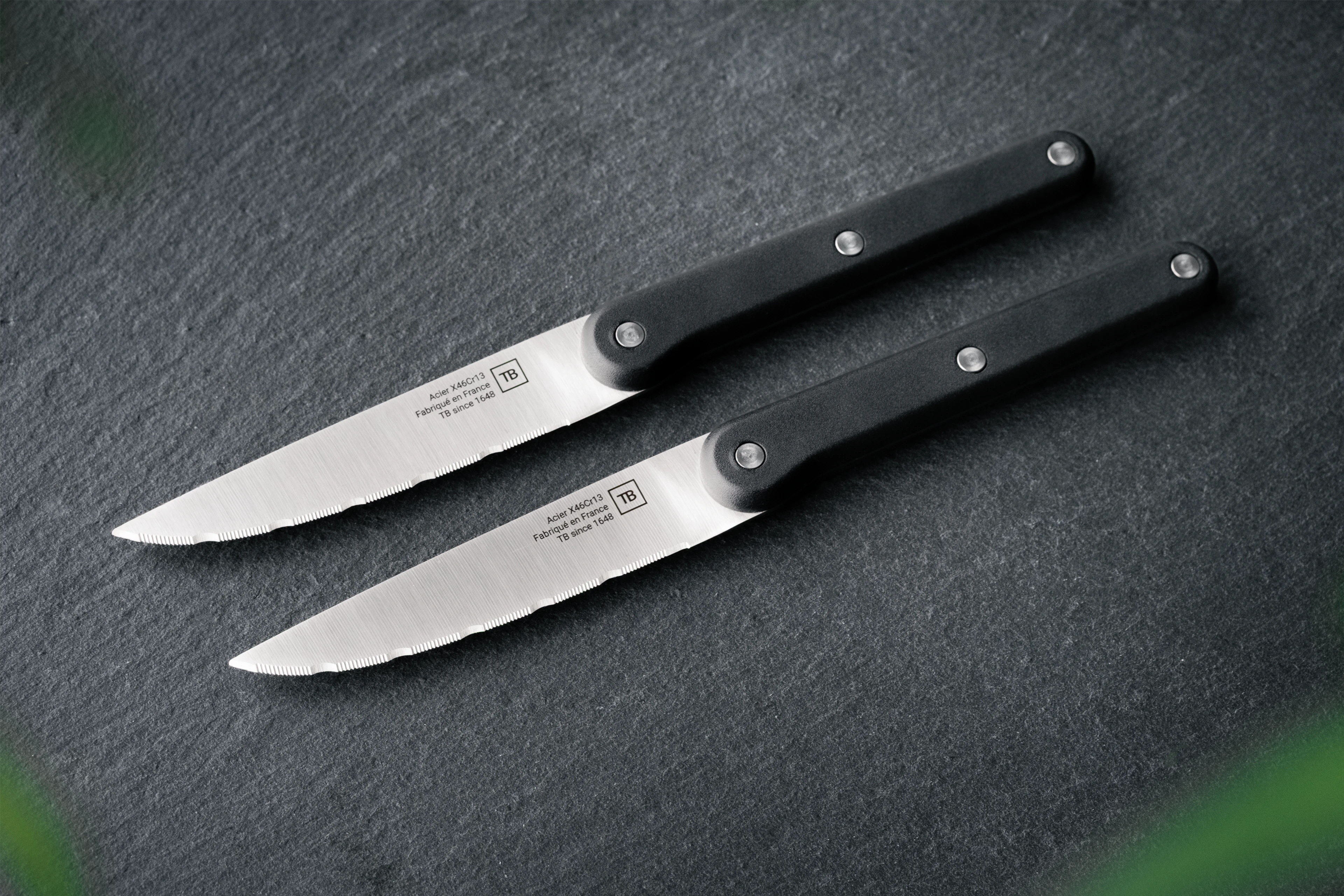 couteau table victor lame dentée ambiance