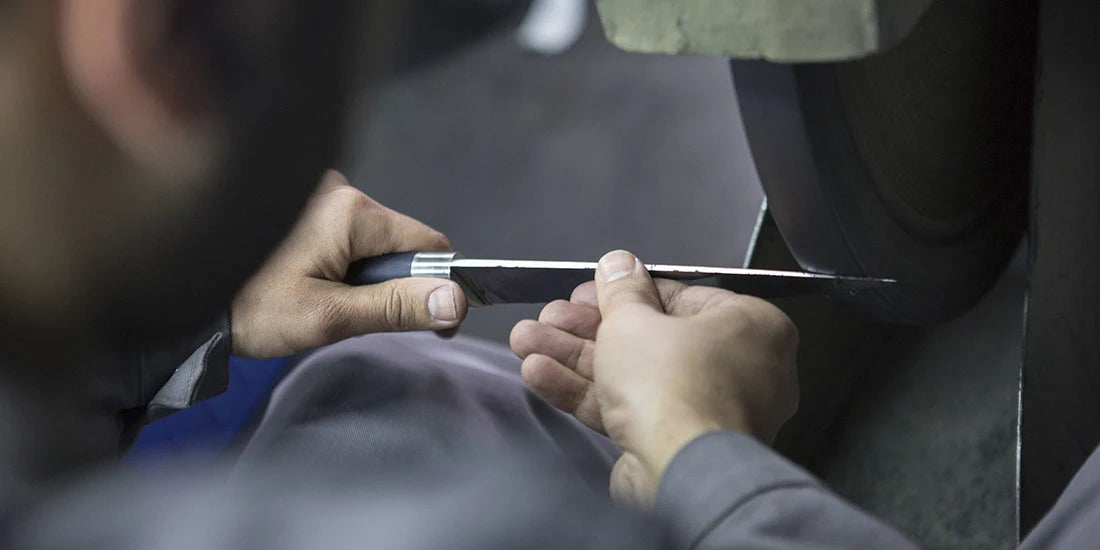 Meulage d'une lame de couteau